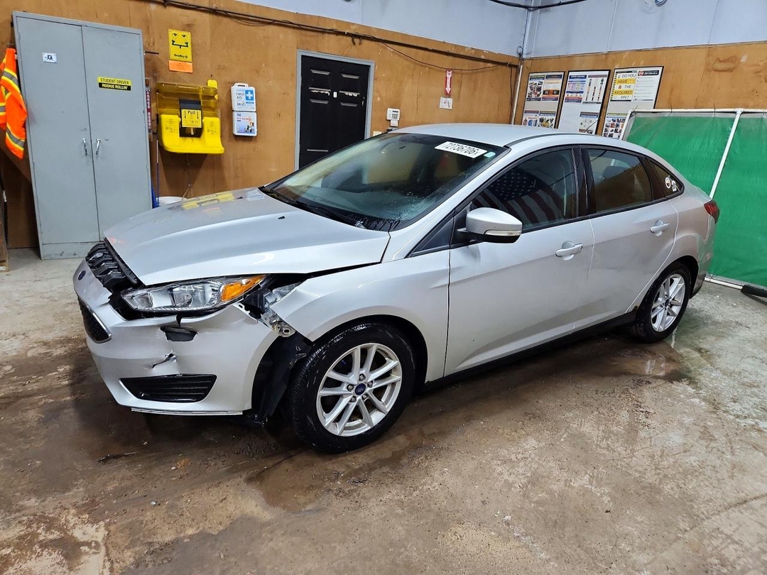 Vue de 2015 FORD FOCUS SE, angle 1