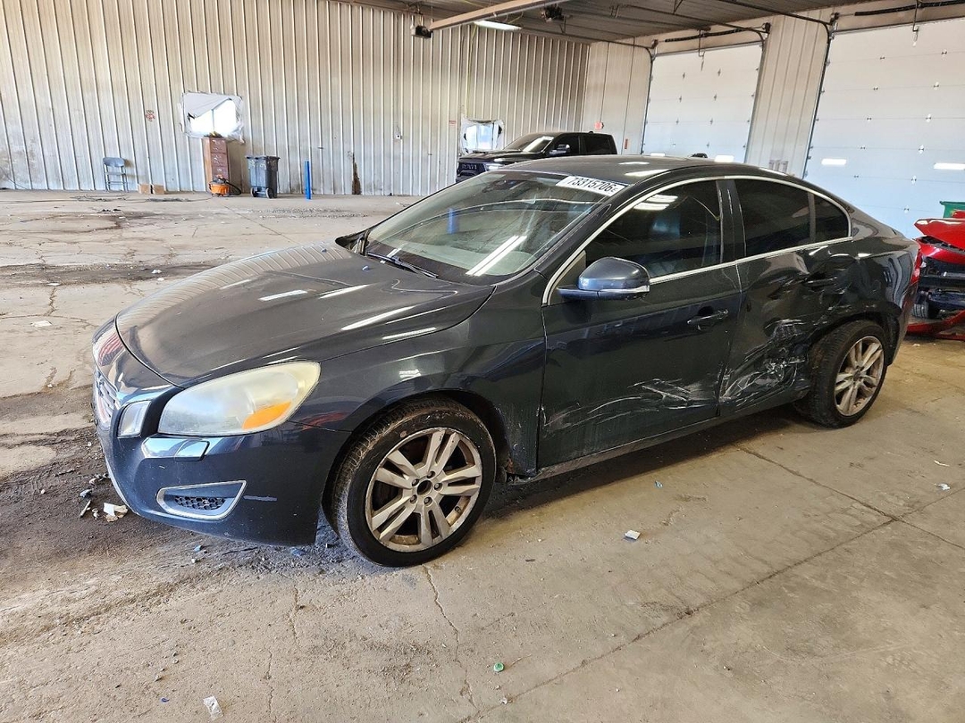 منظر 2012 VOLVO S60 T5، زاوية 1
