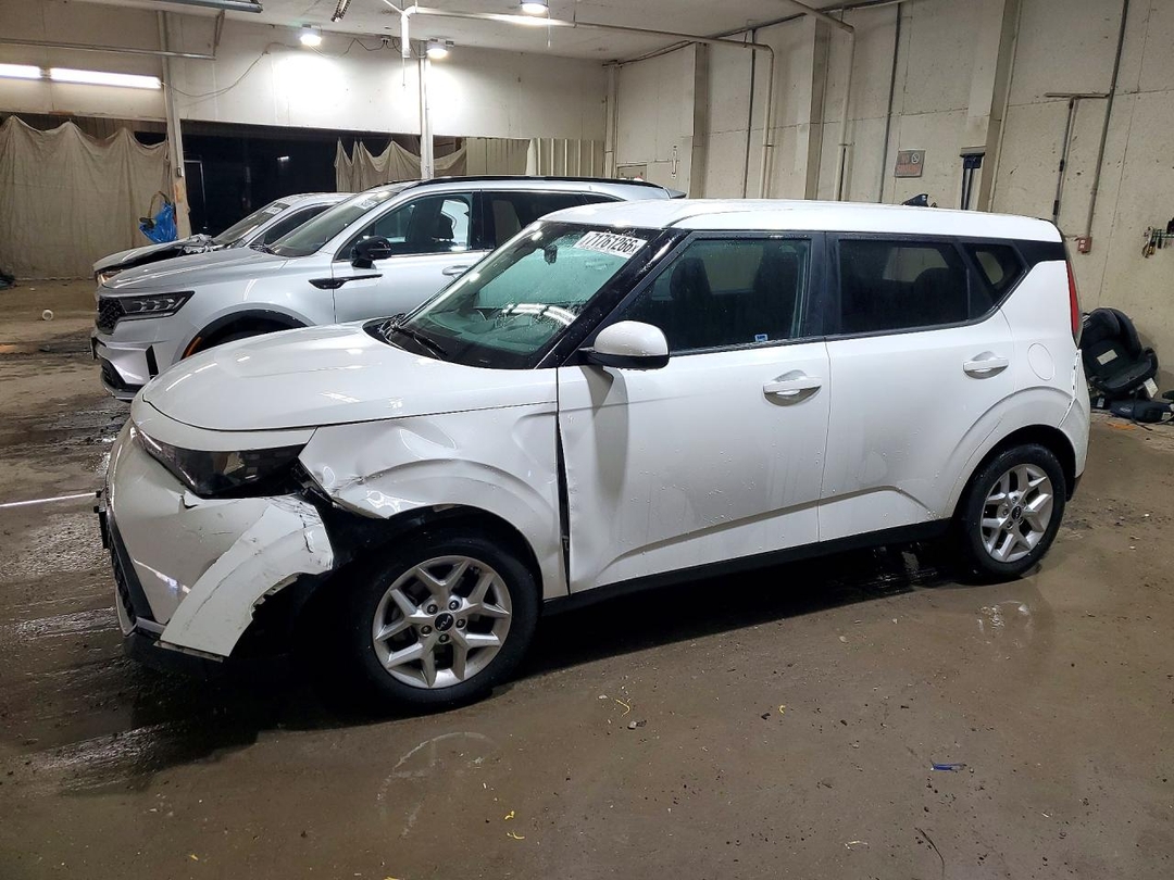 Вид 2023 KIA SOUL LX, угол 1