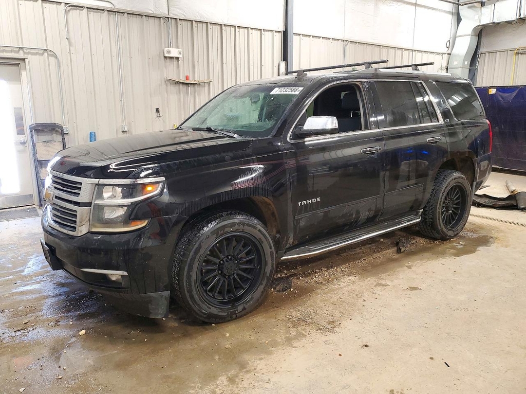 Vue de 2015 CHEVROLET TAHOE K1500 LTZ, angle 1