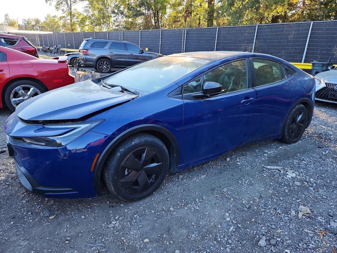 Вид 2024 TOYOTA PRIUS LE, угол 1
