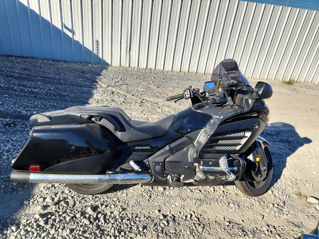 Вид 2013 HONDA GL1800 B, угол 1