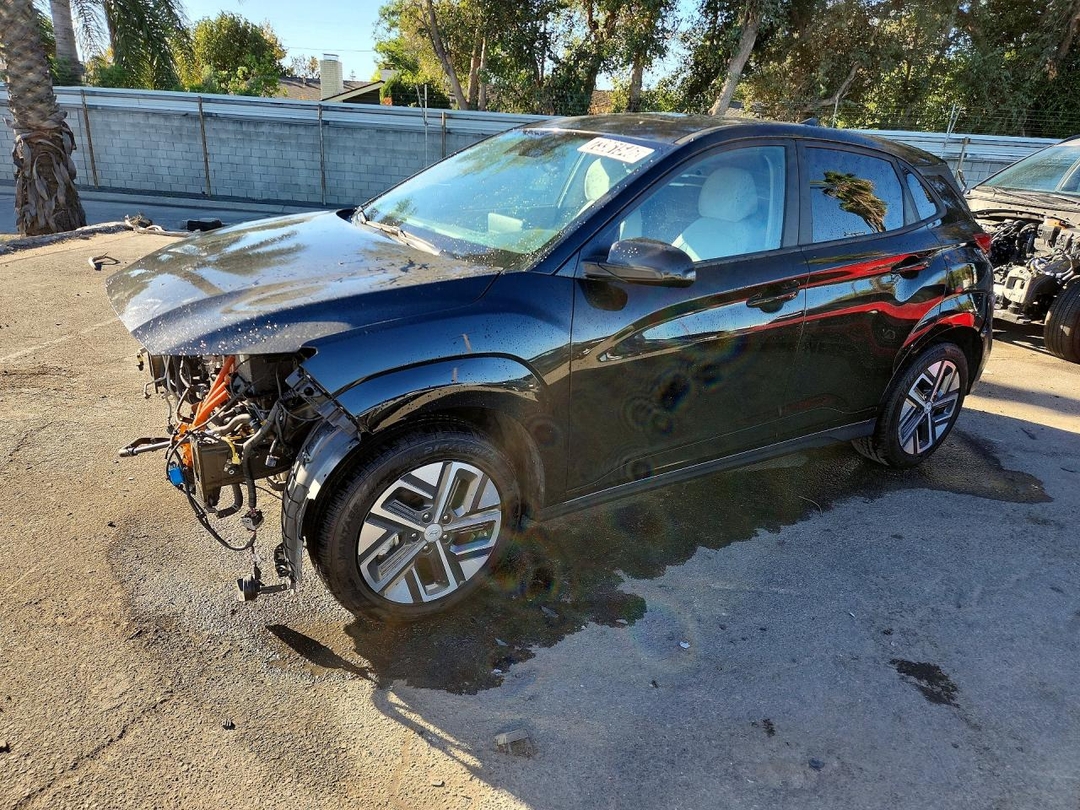 Vue de 2023 HYUNDAI KONA SEL, angle 1