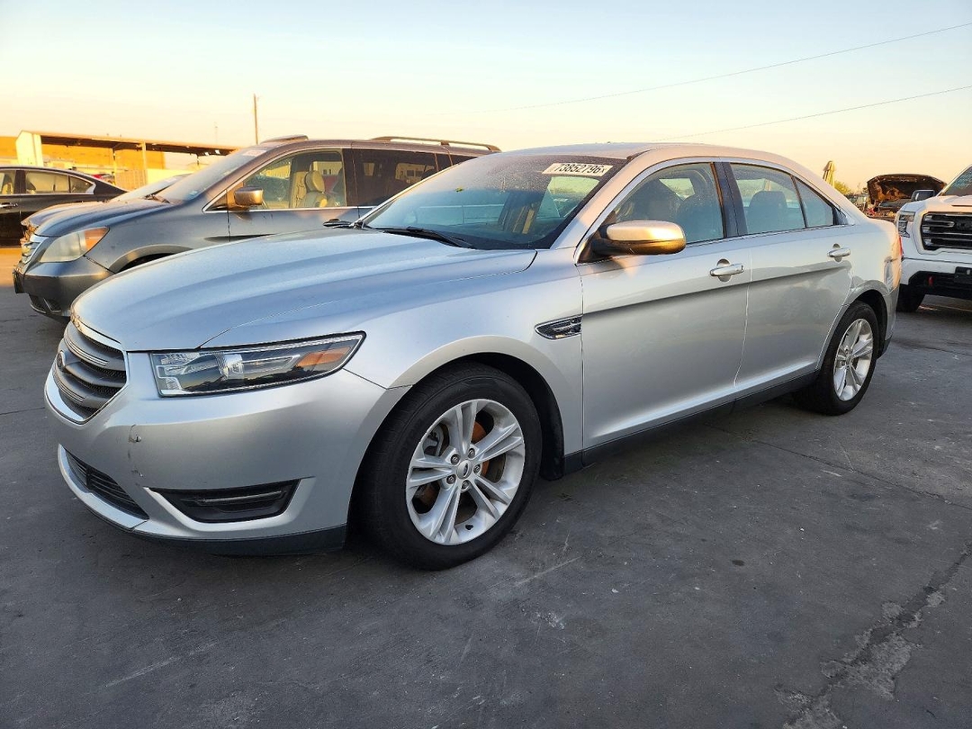 Vue de 2015 FORD TAURUS SEL, angle 1