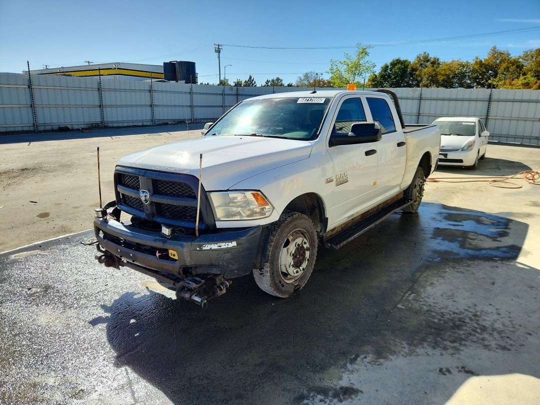 Вид 2016 RAM 2500 ST, угол 1