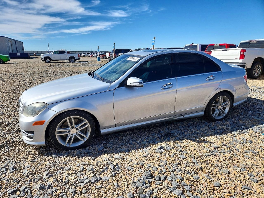 Vedere 2013 MERCEDES-BENZ C 300 4MATIC, unghi 1