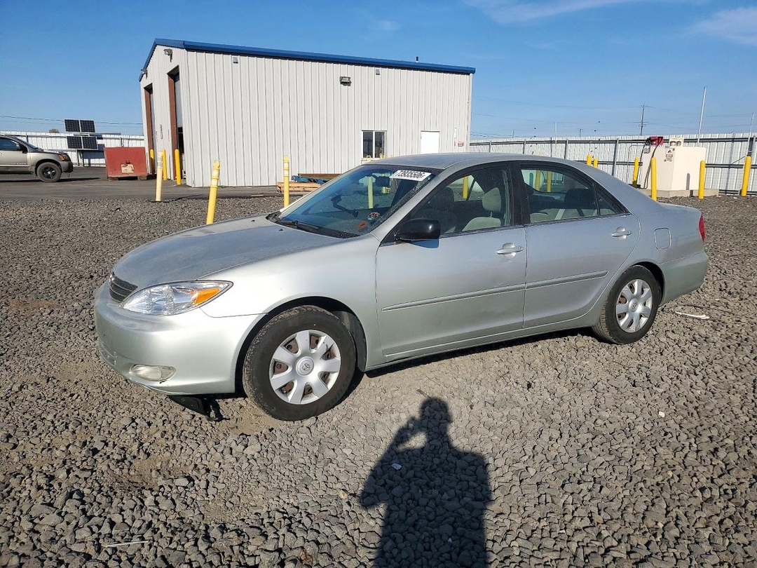 Vista de 2003 TOYOTA CAMRY LE, ángulo 1
