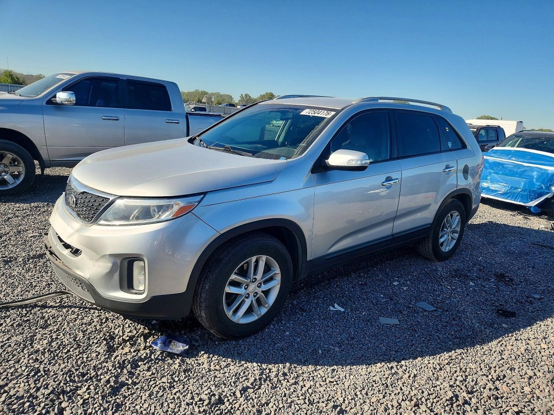Вид 2014 KIA SORENTO LX, угол 1