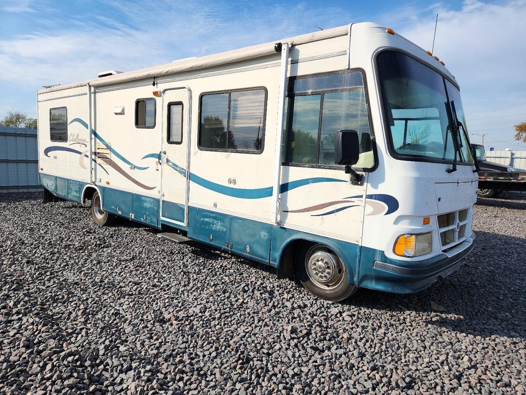 Vista de 1997 CHEVROLET P30, ángulo 1