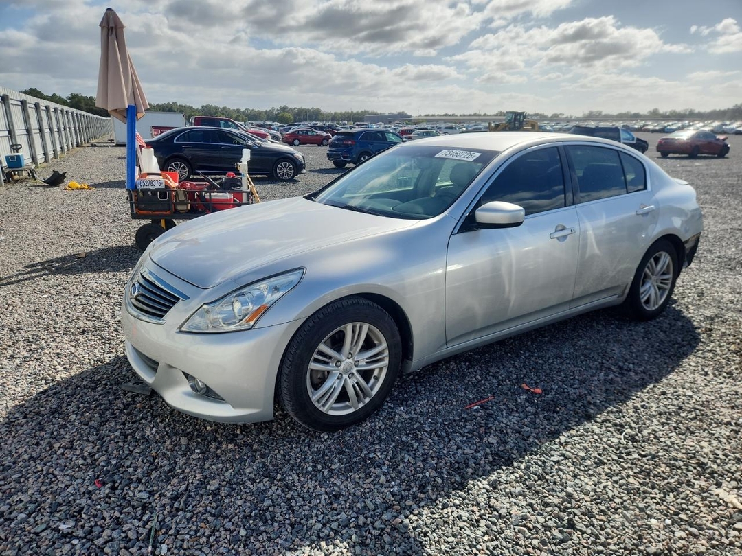 Vista de 2013 INFINITI G37 SEDAN JOURNEY, ángulo 1