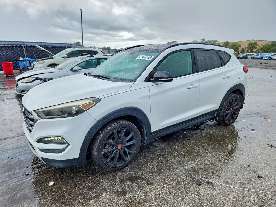 Vue de 2017 HYUNDAI TUCSON NIGHT, angle 1