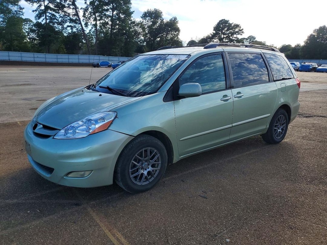 Vue de 2009 TOYOTA SIENNA XLE, angle 1