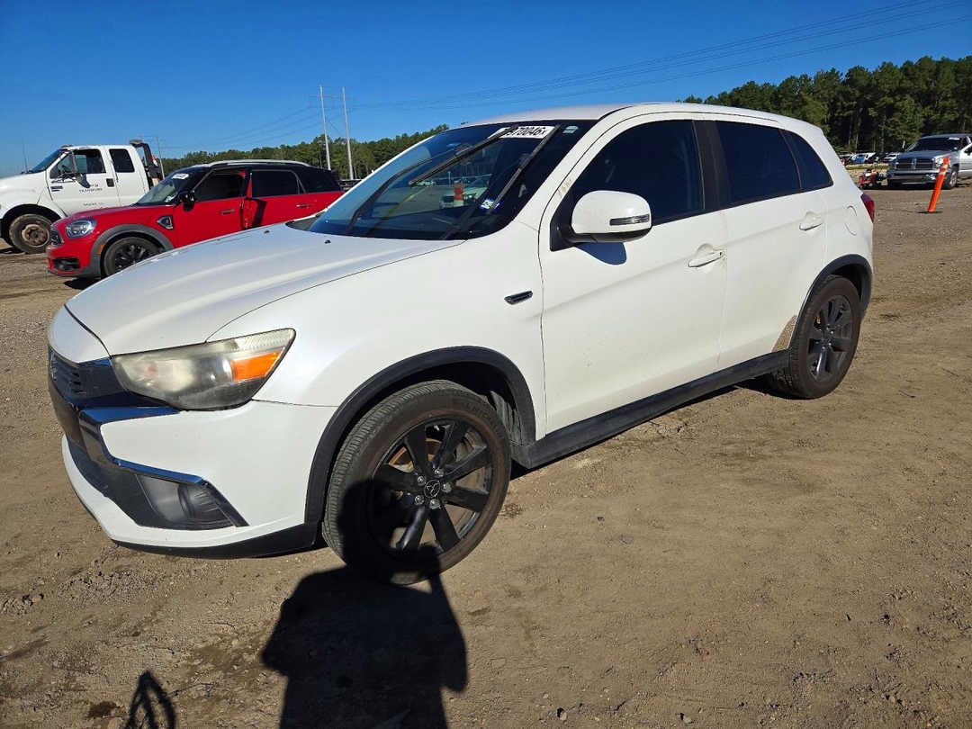 منظر 2016 MITSUBISHI OUTLANDER ES، زاوية 1