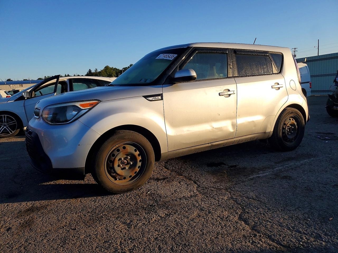 Vue de 2015 KIA SOUL BASE, angle 1