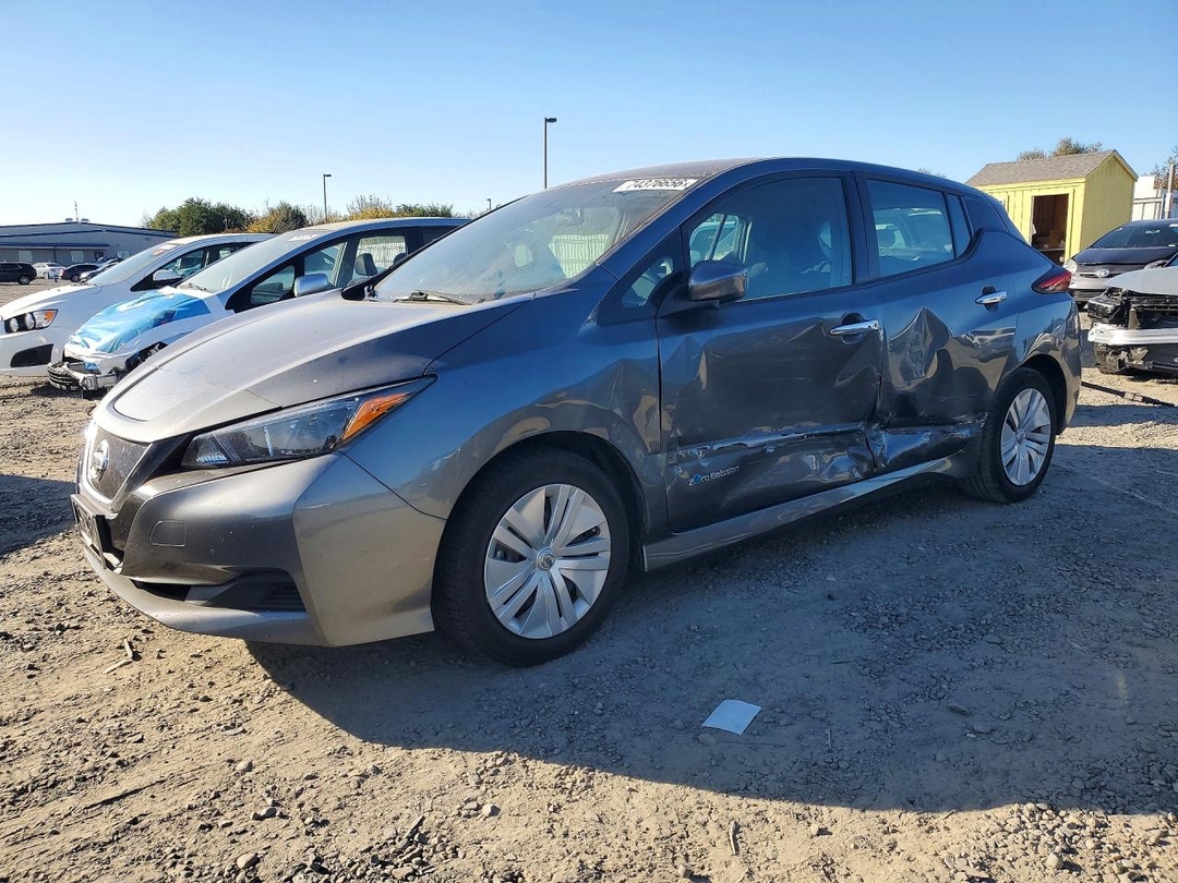 Vue de 2019 NISSAN LEAF S, angle 1