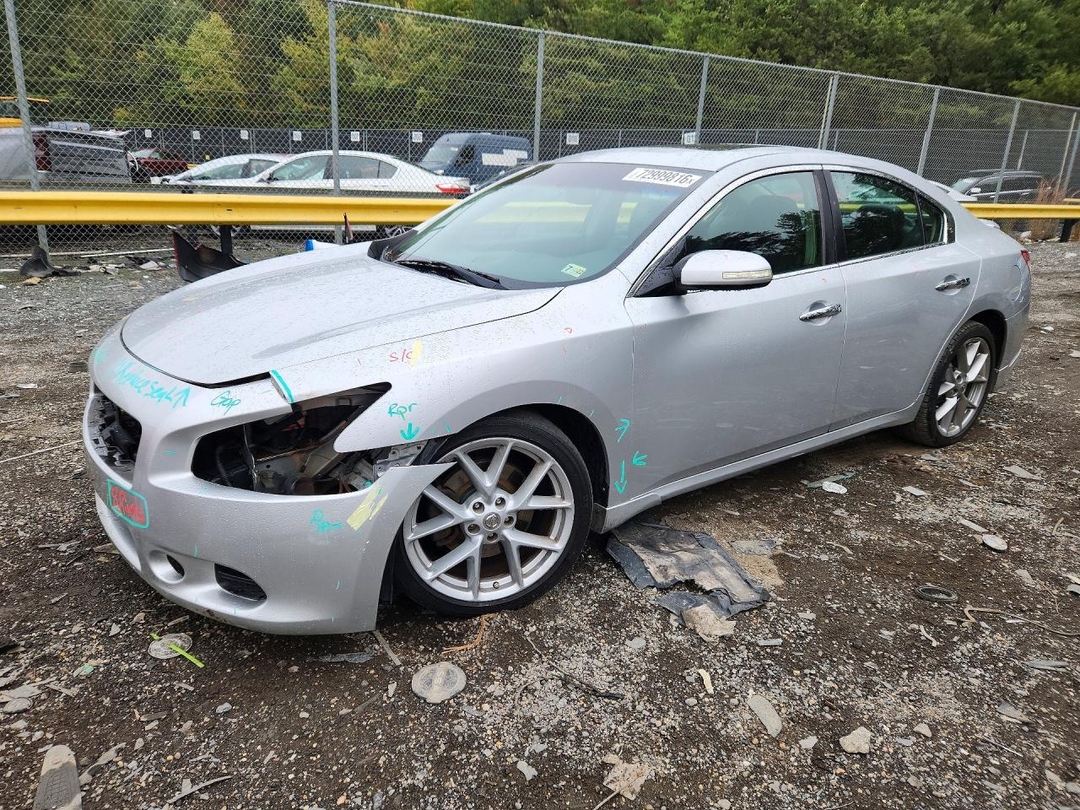 Вид 2011 NISSAN MAXIMA 3.5 S, угол 1