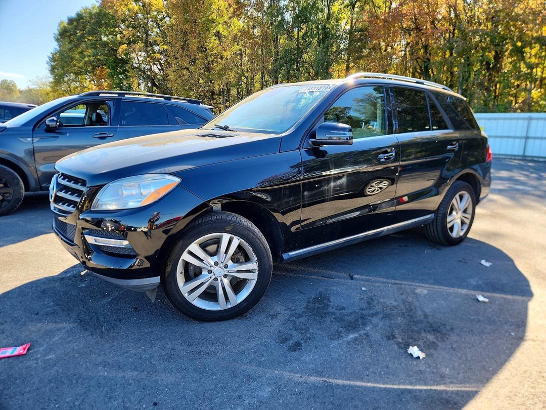 Vue de 2013 MERCEDES-BENZ ML 350 4MATIC, angle 1