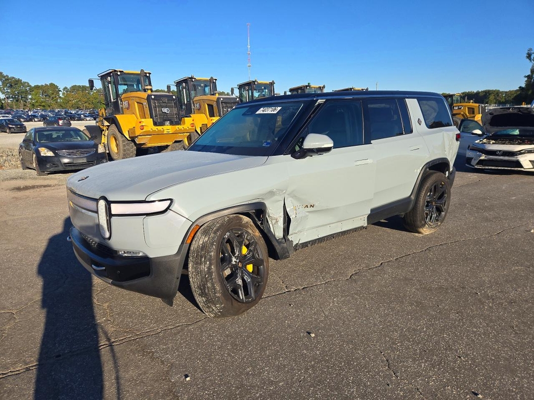 Vista de 2024 RIVIAN R1S ADVENTURE, ángulo 1