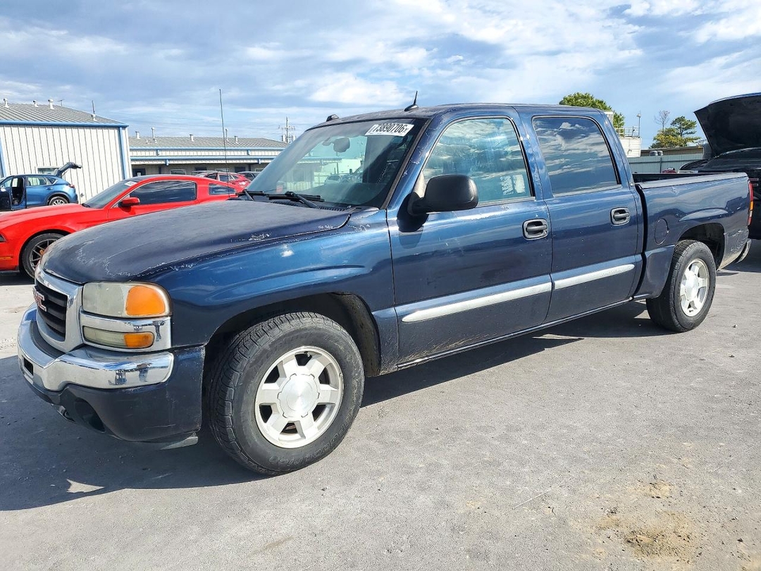منظر 2005 GMC NEW SIERRA C1500، زاوية 1