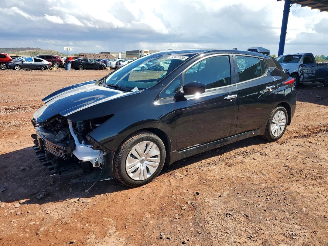 Вид 2023 NISSAN LEAF S, угол 1