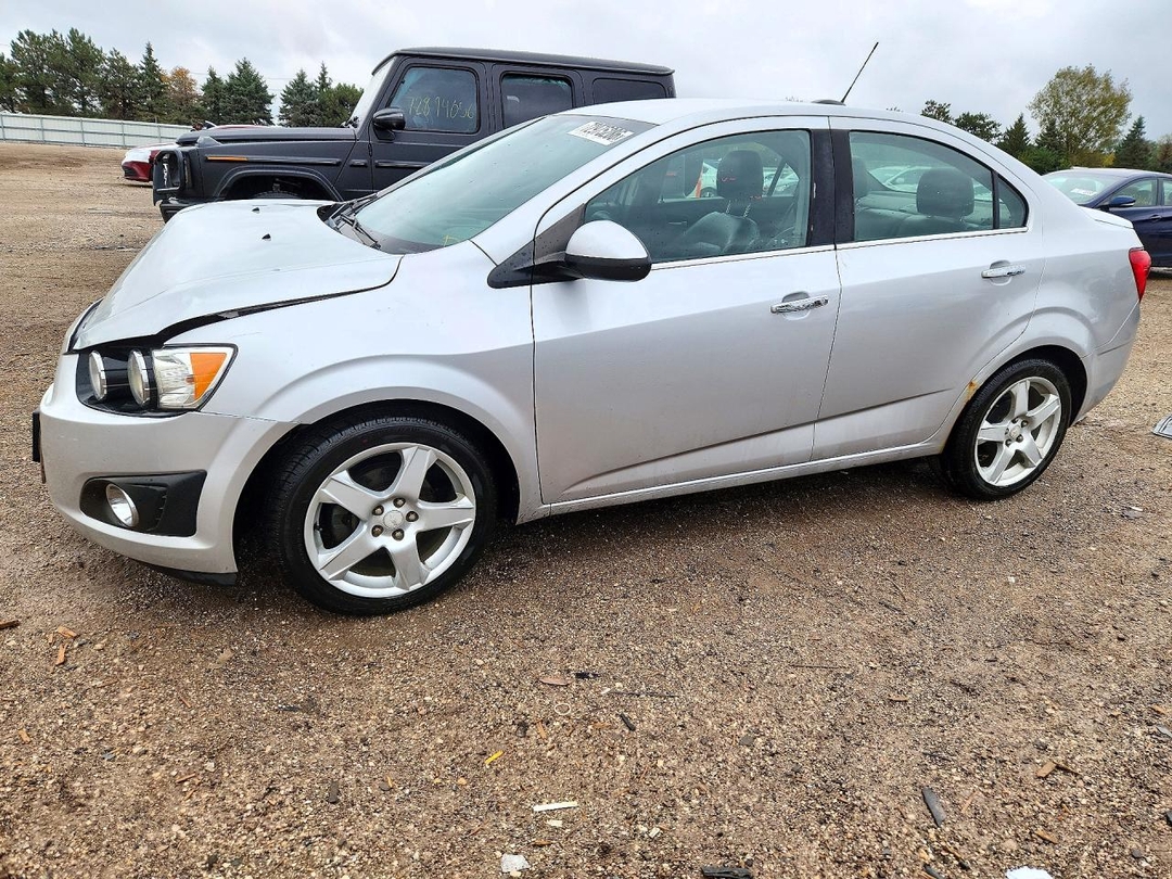 Вид 2016 CHEVROLET SONIC LTZ, угол 1