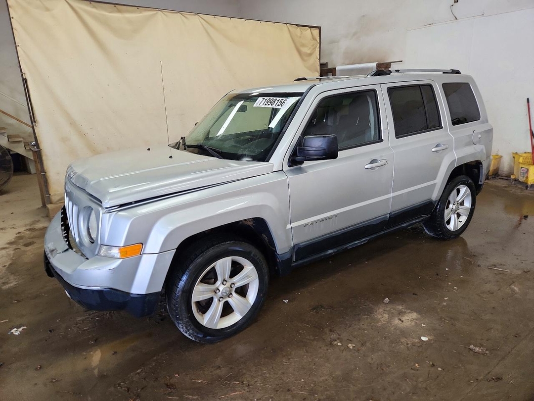Vista de 2011 JEEP PATRIOT LATITUDE, ángulo 1