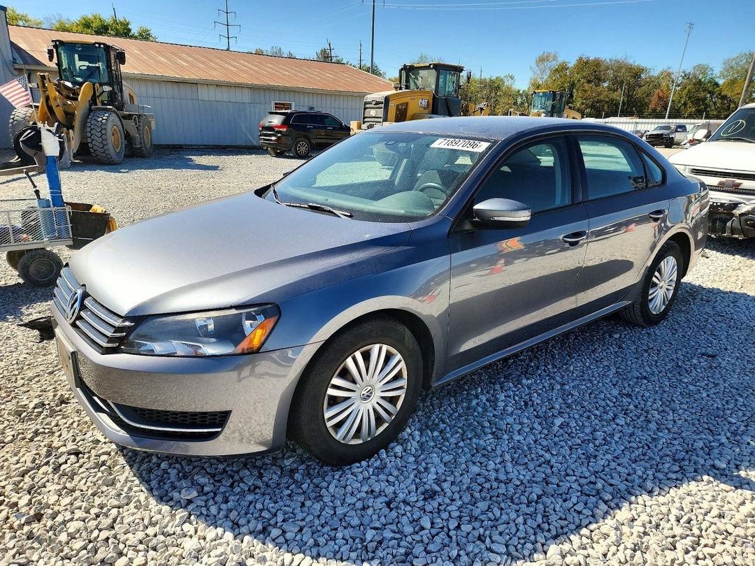 Вид 2014 VOLKSWAGEN PASSAT S, угол 1