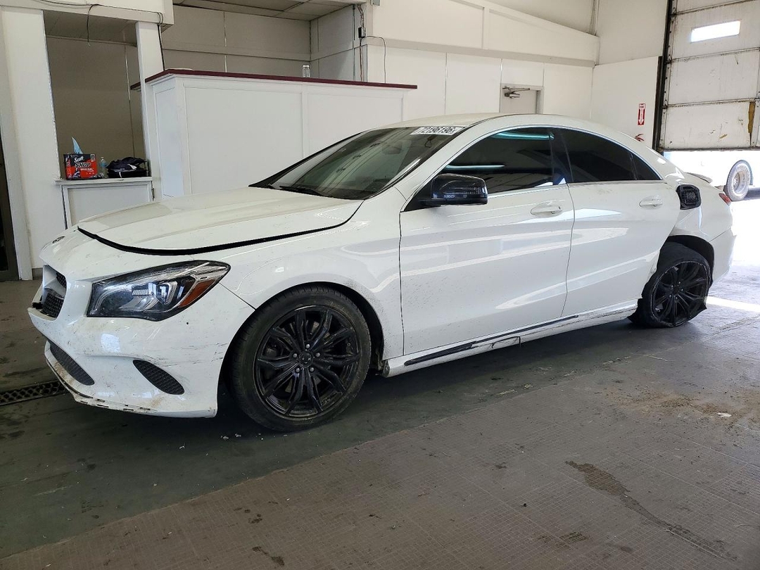 Vista de 2018 MERCEDES-BENZ CLA 250 4MATIC, ángulo 1