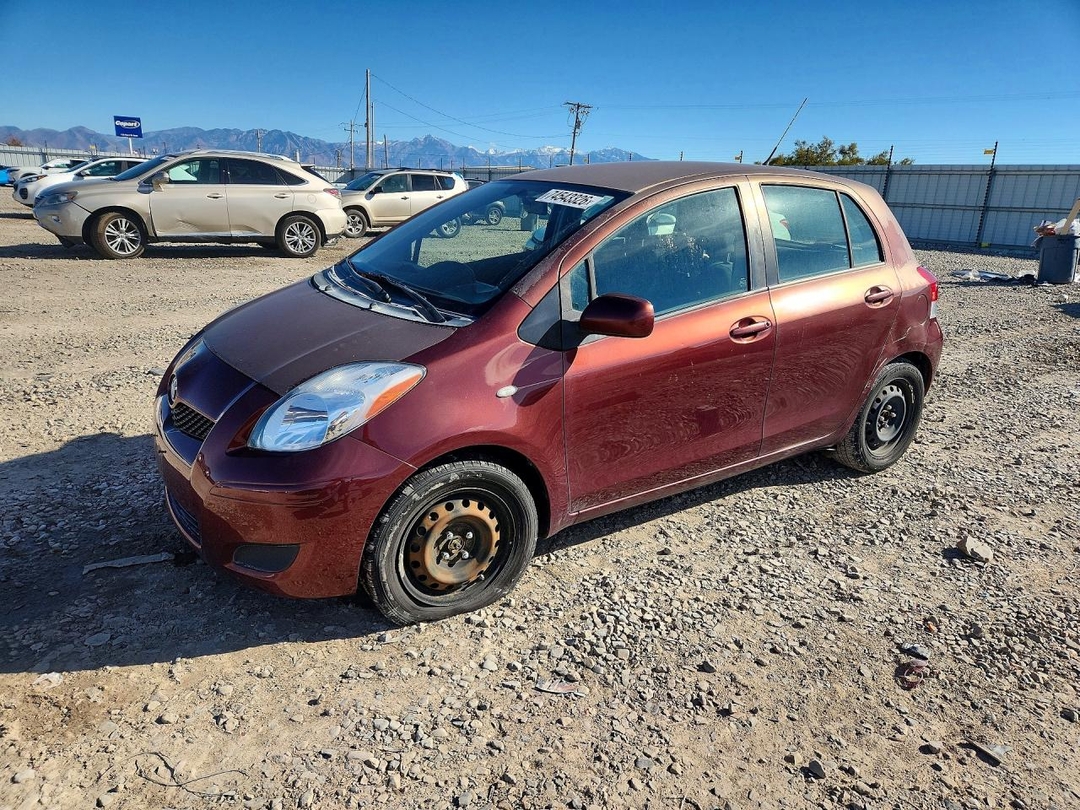 Vista de 2010 TOYOTA YARIS BASE, ángulo 1