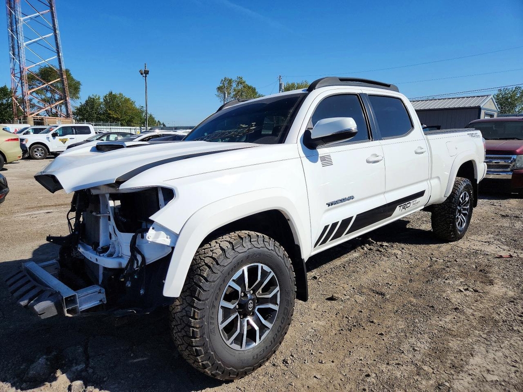 Vue de 2021 TOYOTA TACOMA TRD SPORT, angle 1