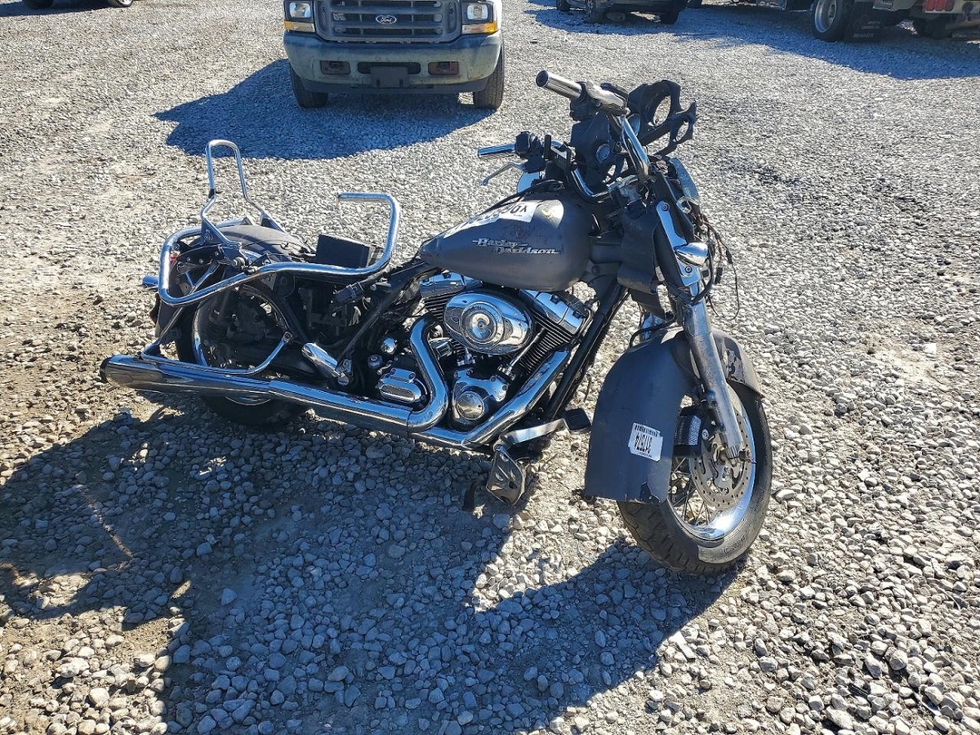 Vue de 2009 HARLEY-DAVIDSON FLHX, angle 1