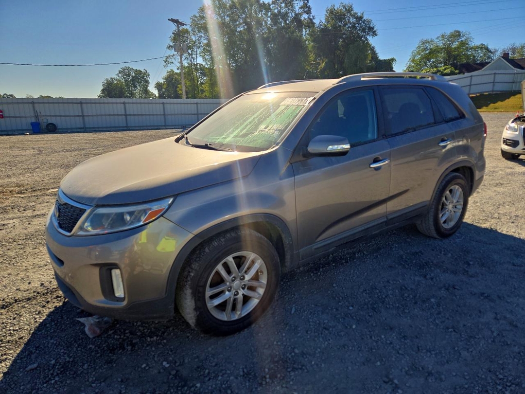 Вид 2015 KIA SORENTO LX, угол 1