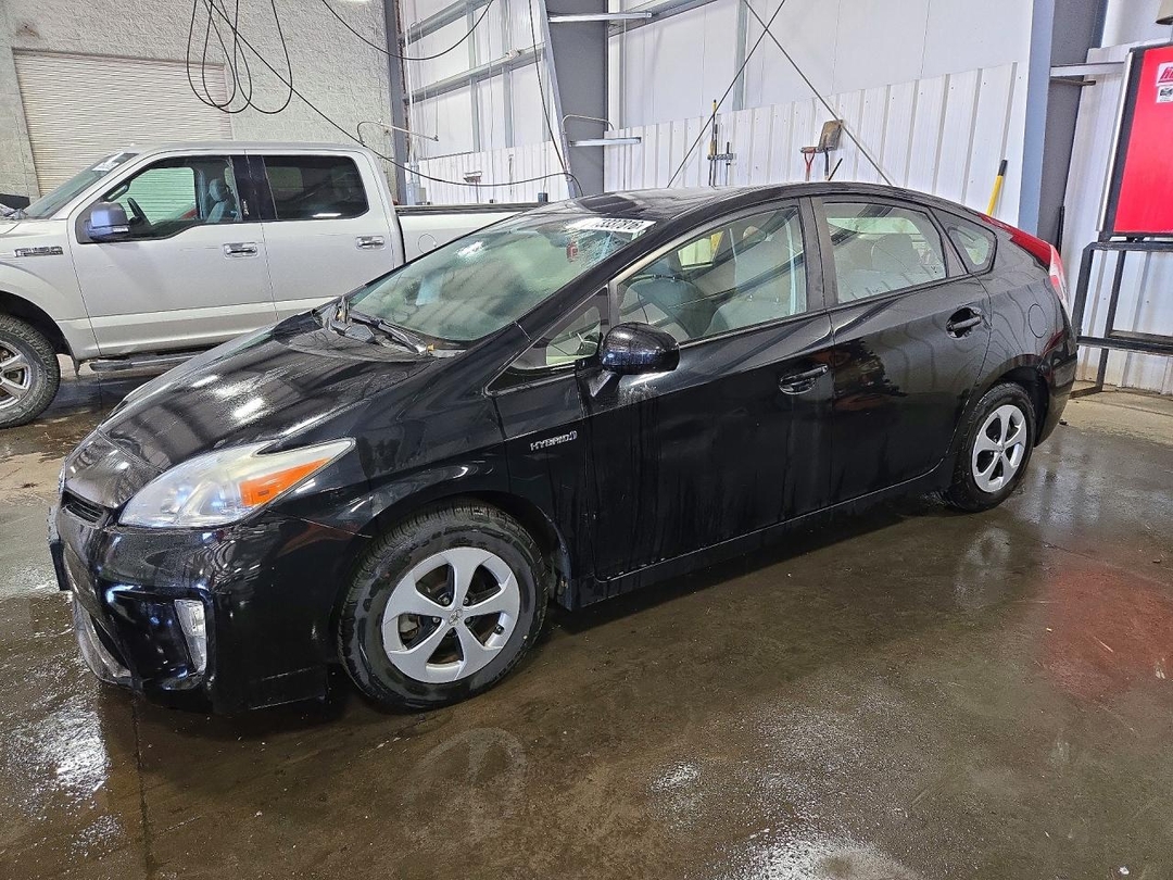 Vue de 2013 TOYOTA PRIUS TWO, angle 1