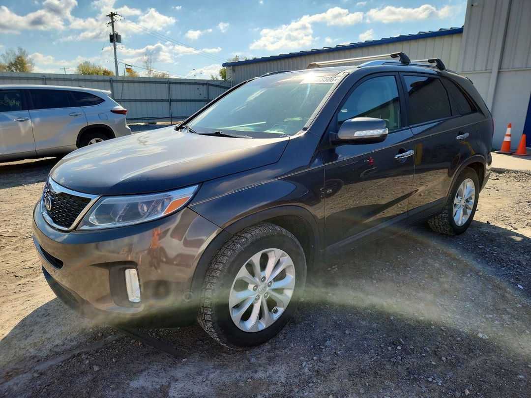 Vue de 2015 KIA SORENTO EX, angle 1