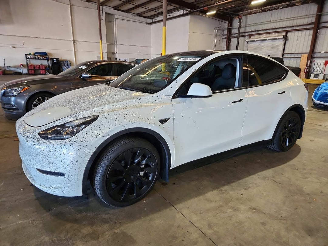 Vue de 2023 TESLA MODEL Y, angle 1