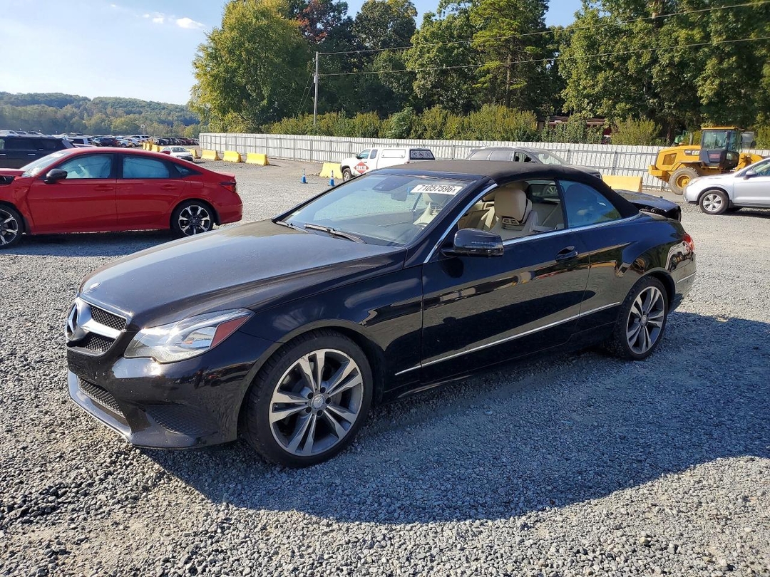Vue de 2014 MERCEDES-BENZ E 350, angle 1