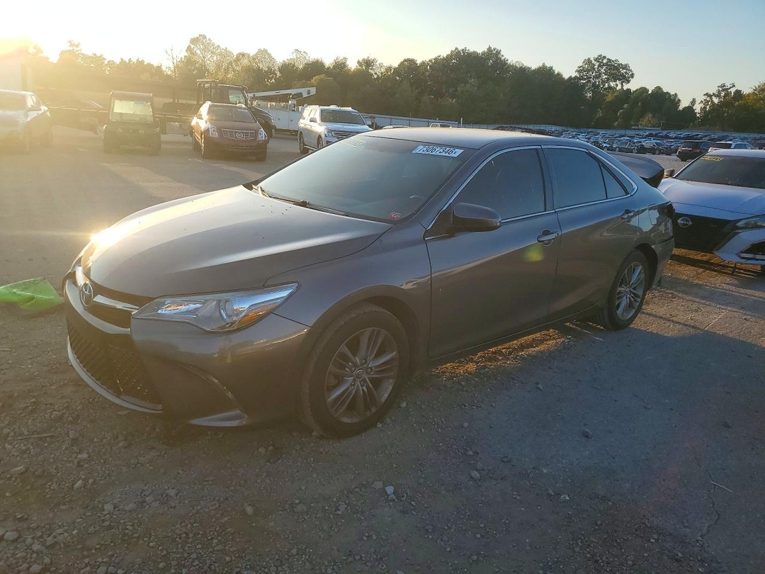Vista de 2015 TOYOTA CAMRY SE, ángulo 1