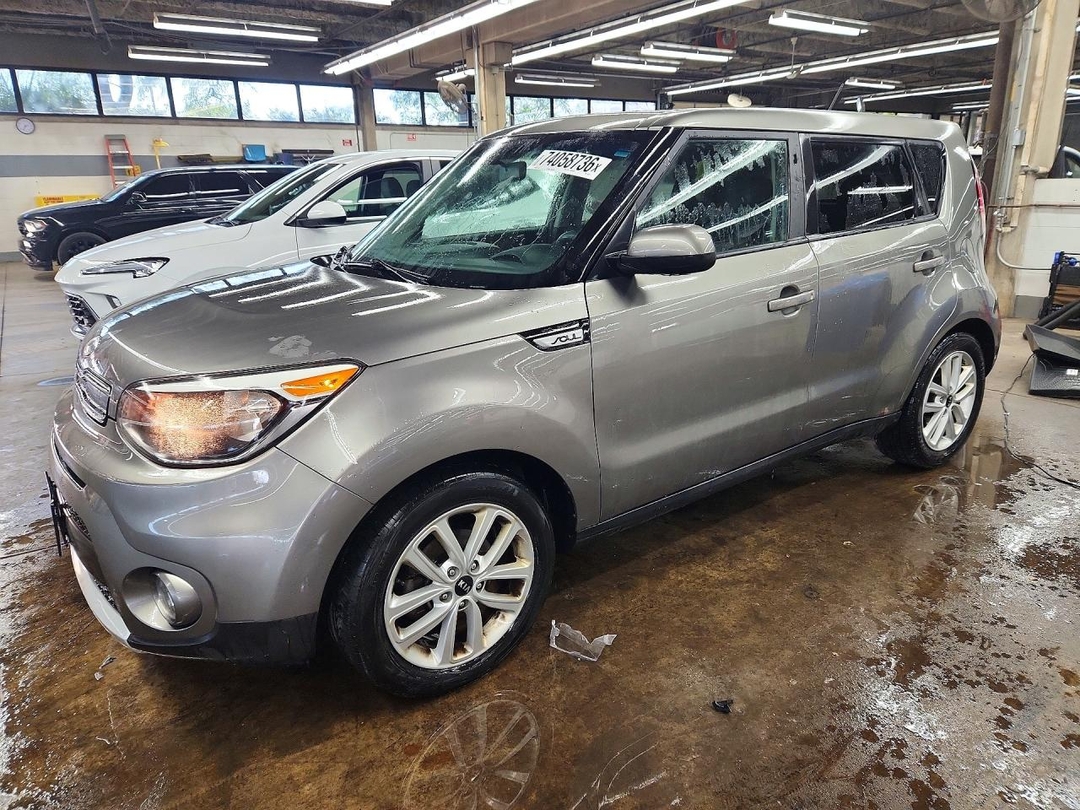 Vue de 2018 KIA SOUL +, angle 1