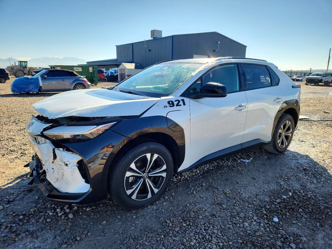 منظر 2024 TOYOTA BZ4X XLE، زاوية 1