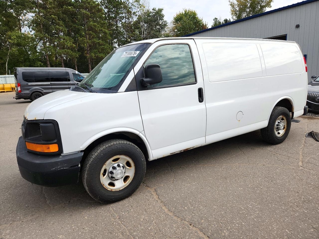 Вид 2016 CHEVROLET EXPRESS G3500, угол 1