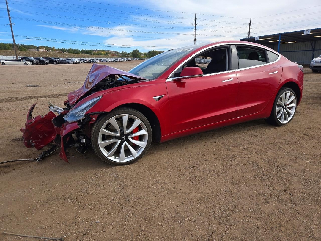 Vue de 2018 TESLA MODEL 3, angle 1