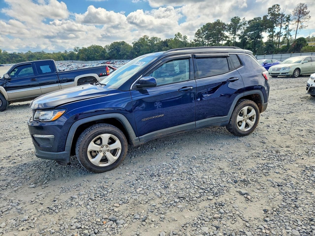 Vue de 2018 JEEP COMPASS LATITUDE, angle 1