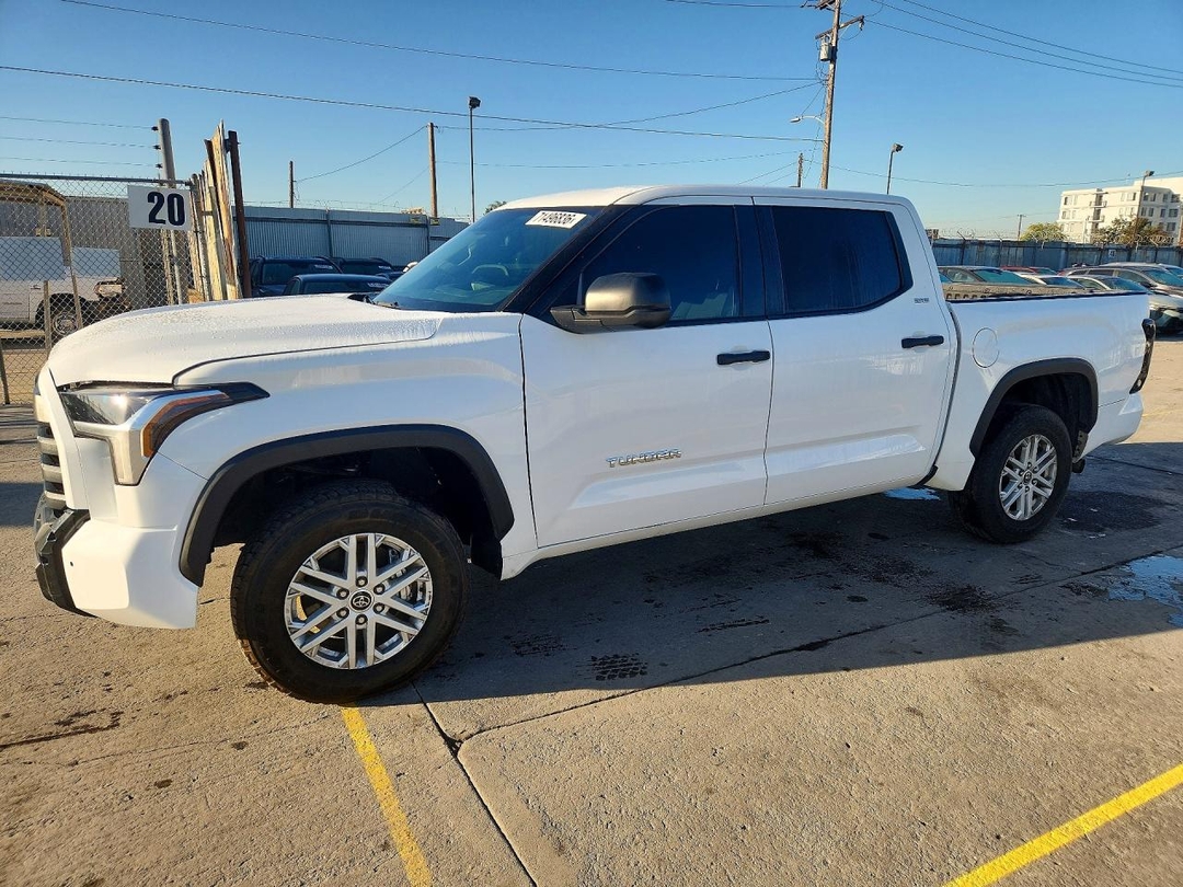 منظر 2024 TOYOTA TUNDRA SR5، زاوية 1