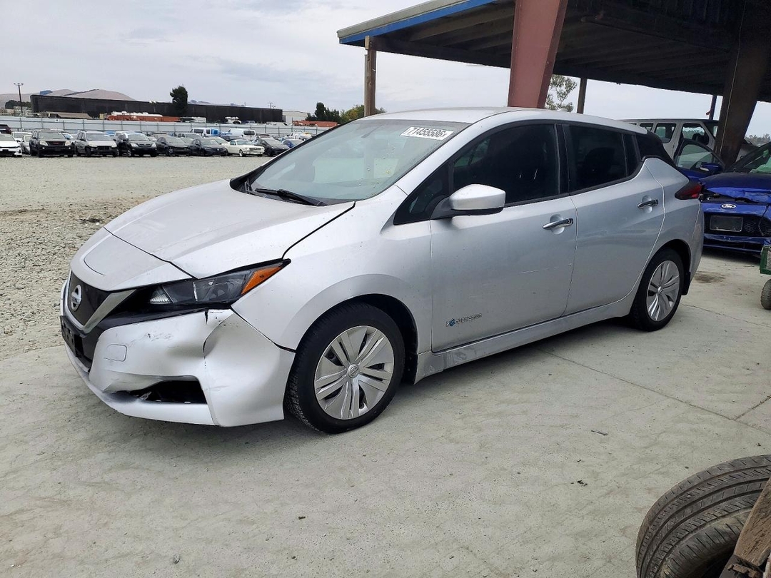 Vue de 2018 NISSAN LEAF S, angle 1