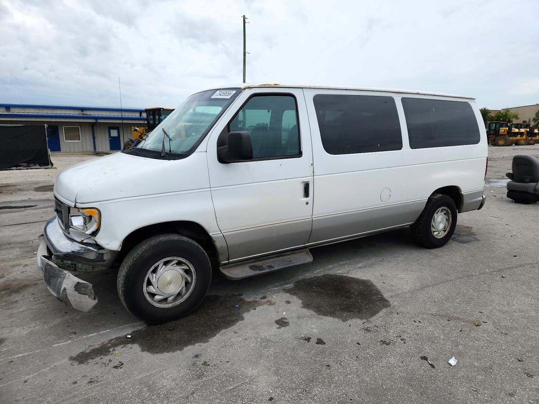 منظر 2003 FORD ECONOLINE E150 WAGON، زاوية 1