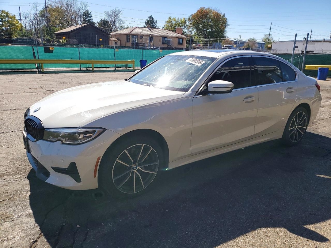 Vedere 2019 BMW 330XI, unghi 1