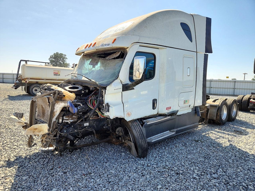 Вид 2023 FREIGHTLINER CASCADIA 126 SEMI TRUCK, угол 1