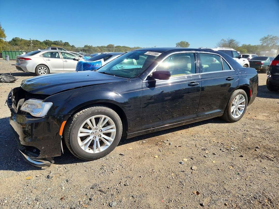 Vue de 2018 CHRYSLER 300 TOURING, angle 1