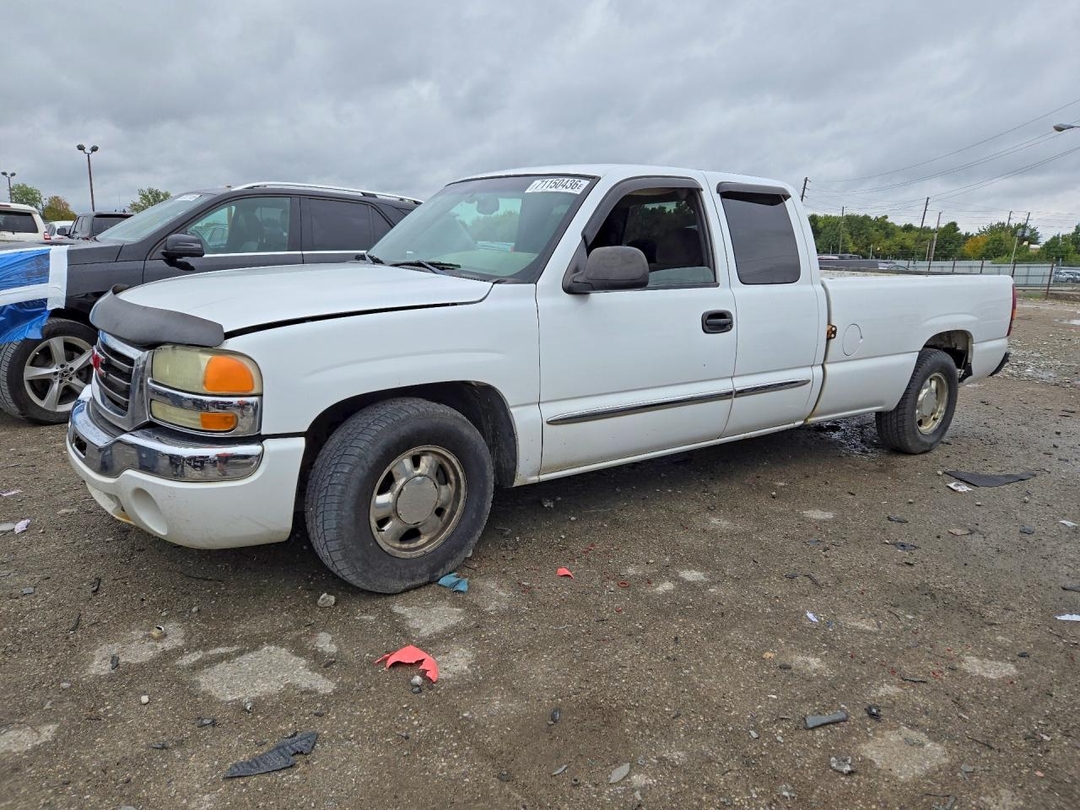 Vue de 2003 GMC NEW SIERRA C1500, angle 1