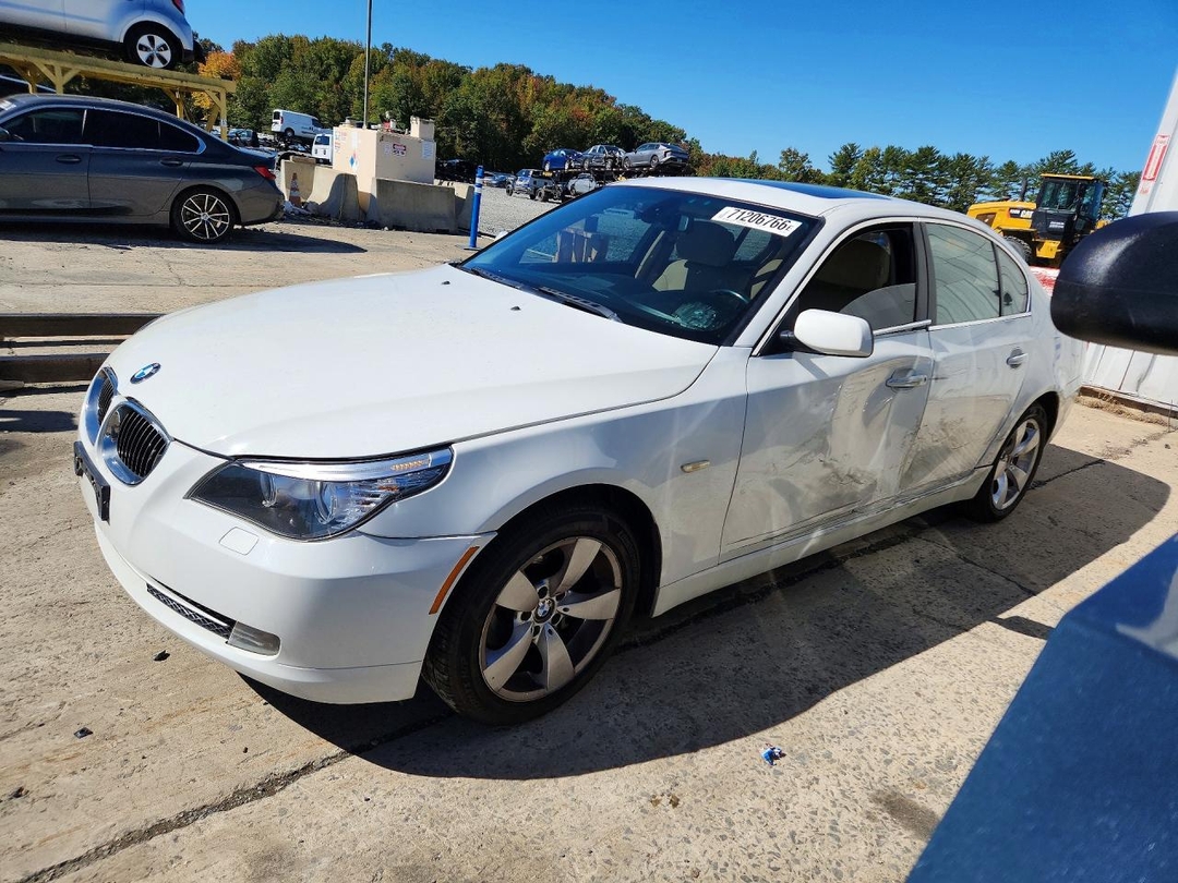 Vue de 2008 BMW 528 I, angle 1